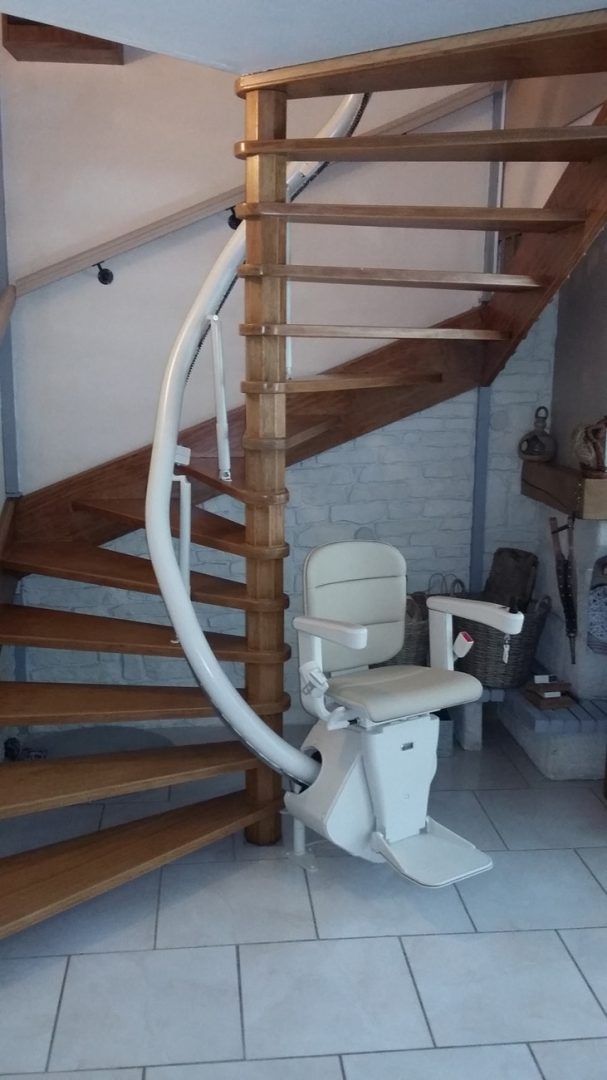 fauteuil monte escalier colimaçon
