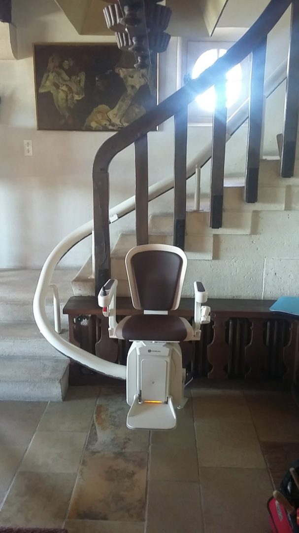 fauteuil monte escalier france accessibilité tournant