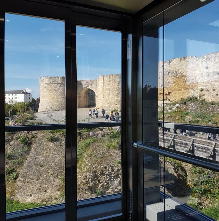 Installation d&rsquo;un ascenseur à la mairie de Falaise (14)