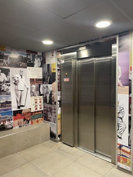 Ascenseur PMR au KFC Saint-Lazare (75)