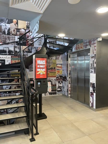Ascenseur PMR au KFC Saint-Lazare (75)