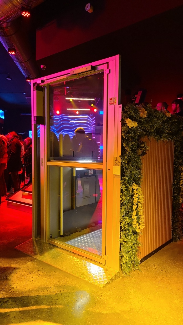 Élévateur dans une discothèque en Normandie