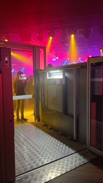 discothèque avec élévateur pmr