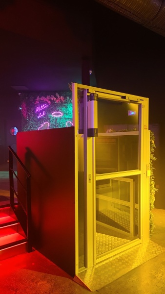 discothèque avec élévateur pmr