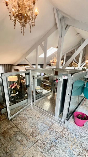 Installation d'un élévateur PMR privé dans un hôtel