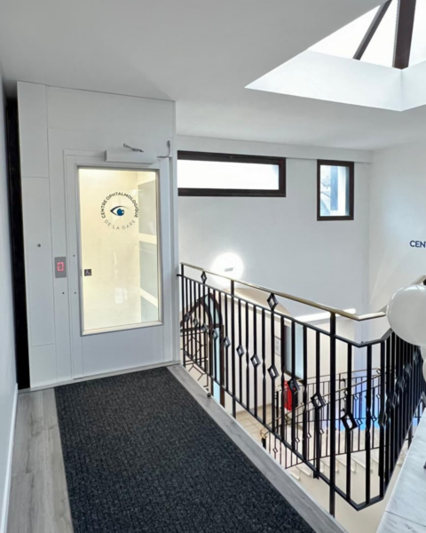 élévateur pmr vitré bâtiment professionnel