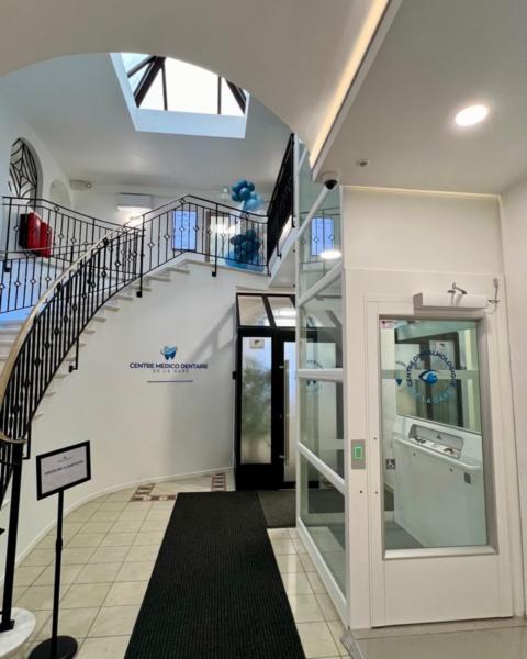 élévateur pmr vitré bâtiment professionnel