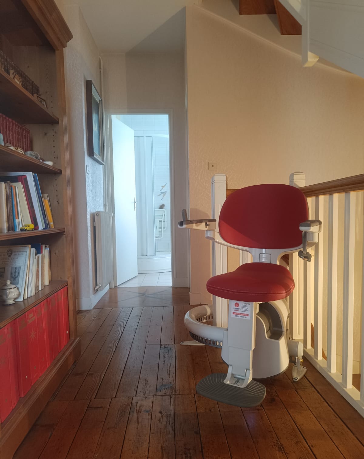 Monte-escalier courbe dans une maison à Cherbourg (50)