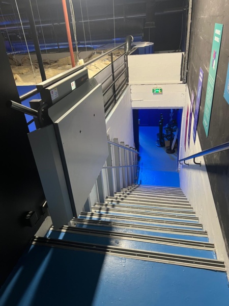 escalier avec plateforme élévatrice