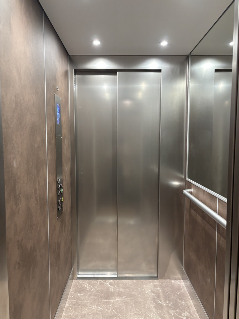 Modernisation de deux ascenseurs en copropriété à Blonville-sur-Mer (14)