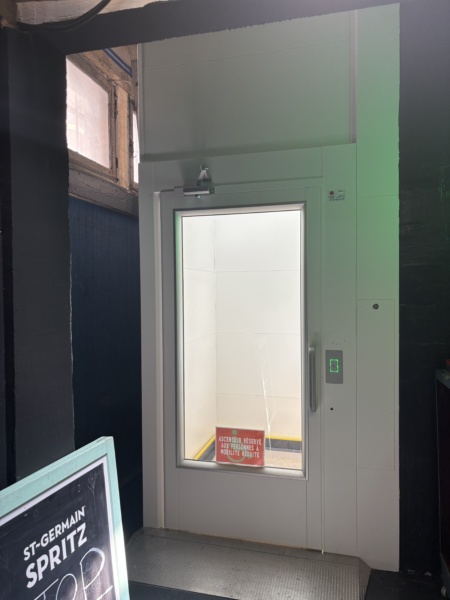 Elévateur PMR dans un centre culturel à Paris (75)