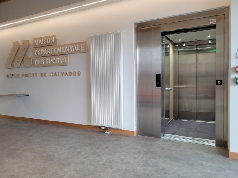 Installation d&rsquo;un ascenseur neuf à la Maison des Sports de Hérouville (14)