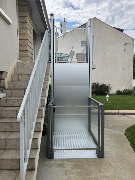 Installation d'un élévateur privatif extérieur à Houilles (78)