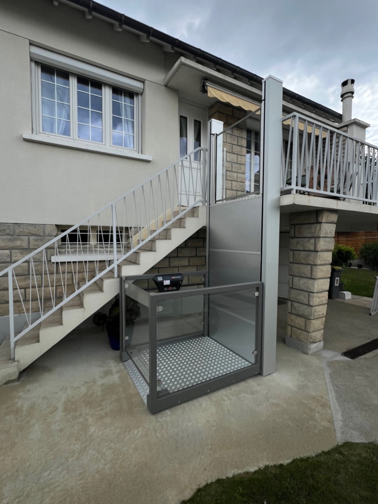 Installation d&rsquo;un élévateur privatif extérieur à Houilles (78)