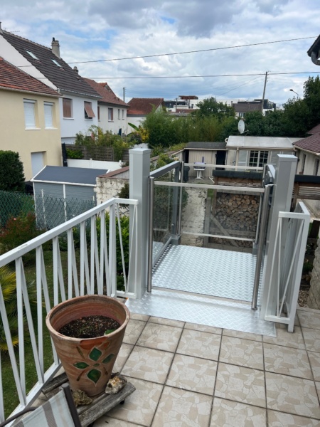 Installation d'un élévateur privatif extérieur à Houilles (78)