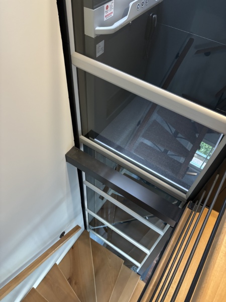 Installation d'un élévateur privatif à Honfleur (14)