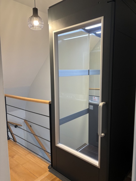Installation d'un élévateur privatif à Honfleur (14)