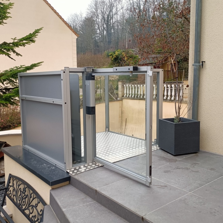 Élévateur privatif extérieur à Melan (78)