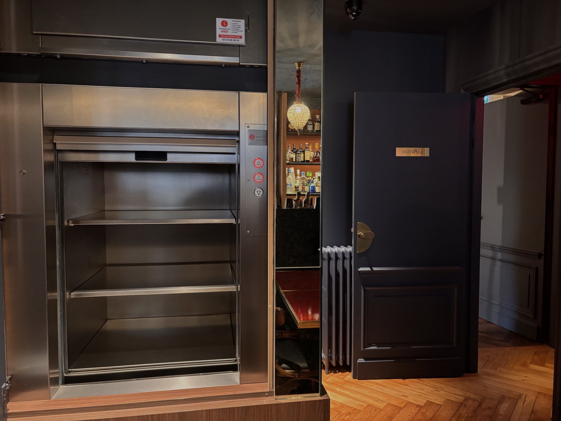Installation d&rsquo;un monte-charge dans un boutique hôtel à Caen (14)