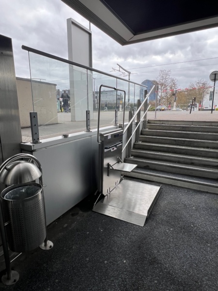 Installation d'une plateforme monte-escalier extérieure à Paris (75)