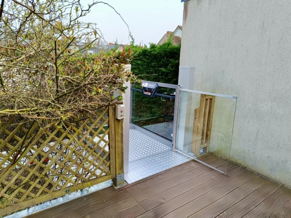 Installation d'un ascenseur privatif extérieur à Saint-Aubin-sur-Mer (14)