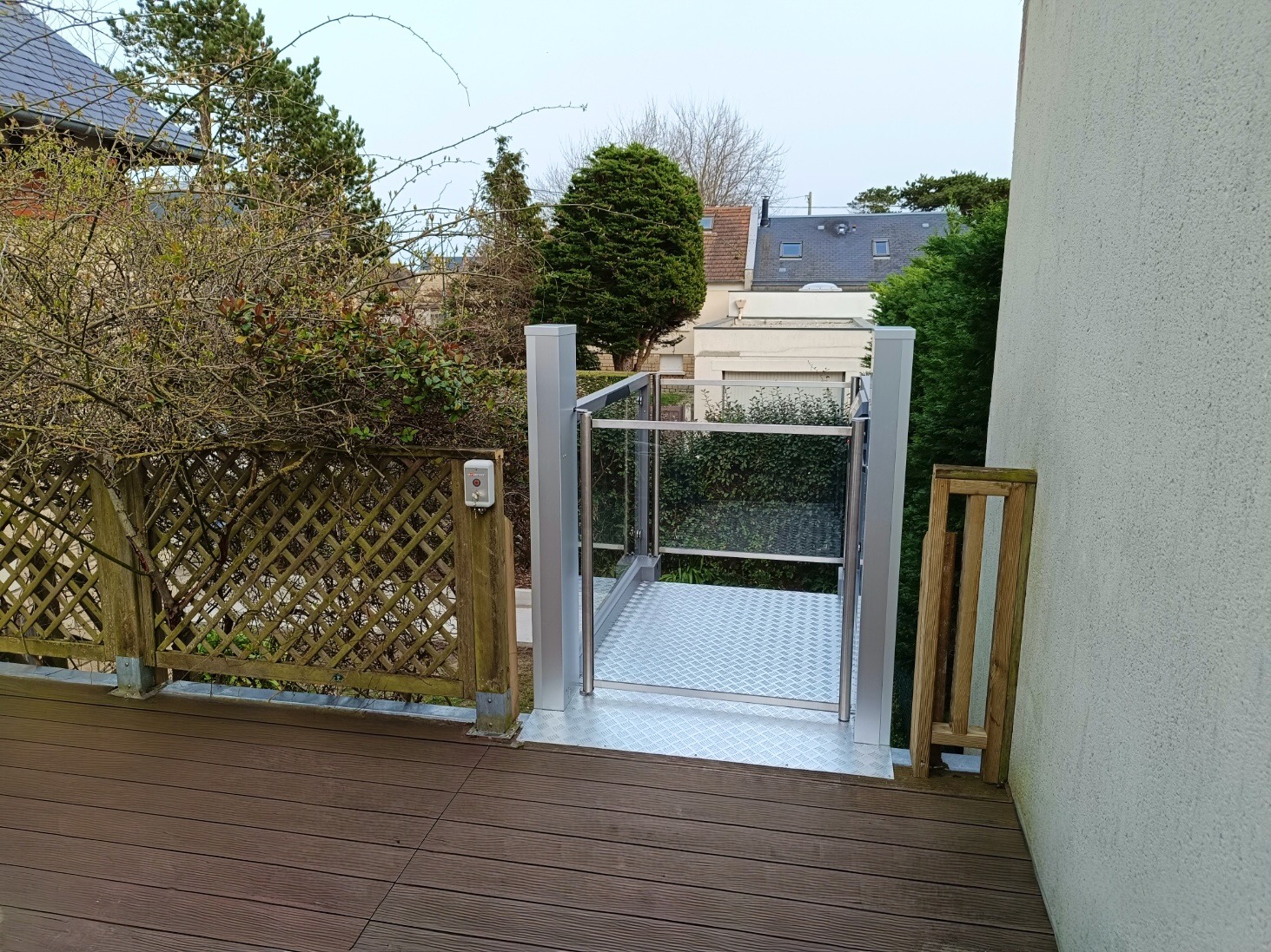 Installation d&rsquo;un ascenseur privatif extérieur à Saint-Aubin-sur-Mer (14)