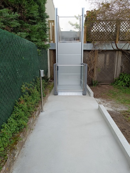 Installation d'un ascenseur privatif extérieur à Saint-Aubin-sur-Mer (14)