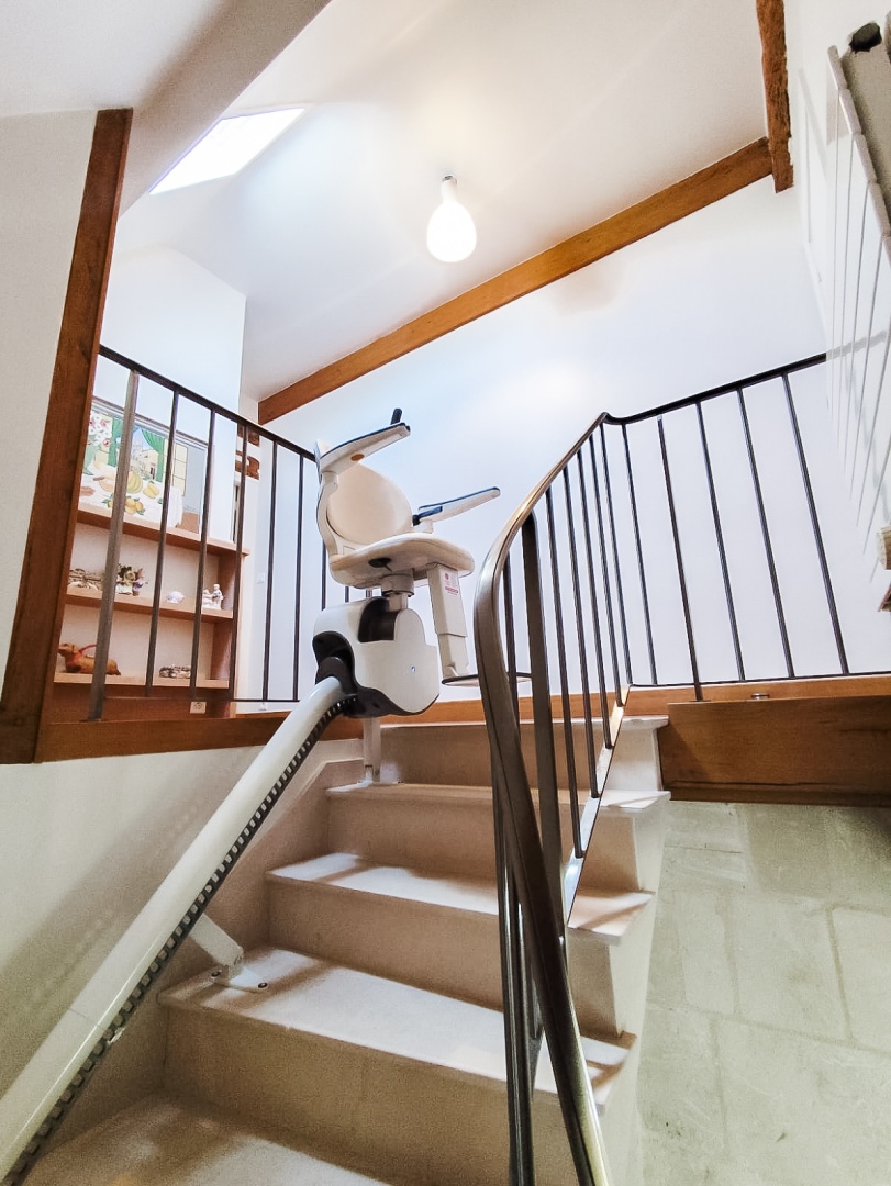 Monte-escalier d’occasion : vraie économie ou fausse bonne idée ?
