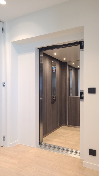 Ascenseur dans une villa contemporaine à Agon-Coutainville (50)
