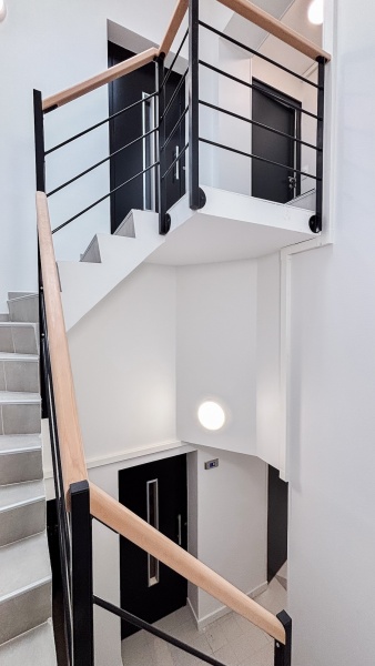 Installation d'un élévateur dans une résidence privée à Carolles (50)