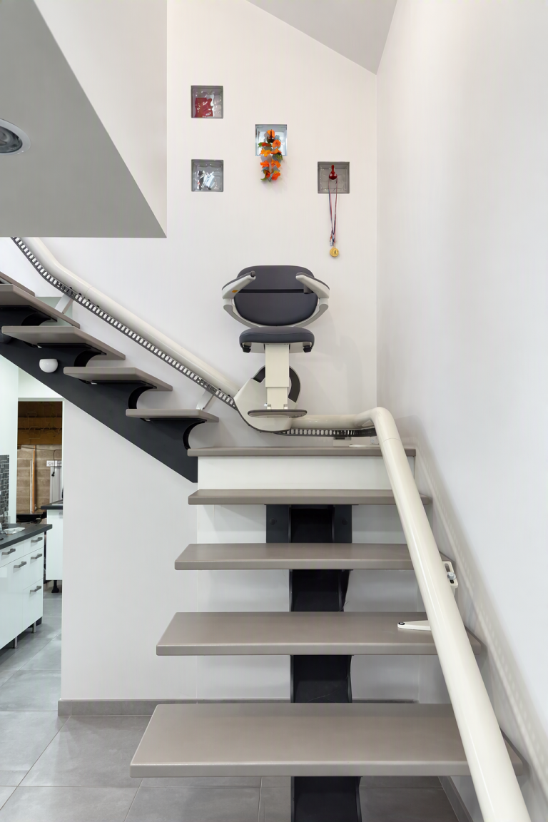 Installation d&rsquo;un siège monte-escalier tournant à Montreuil (93)
